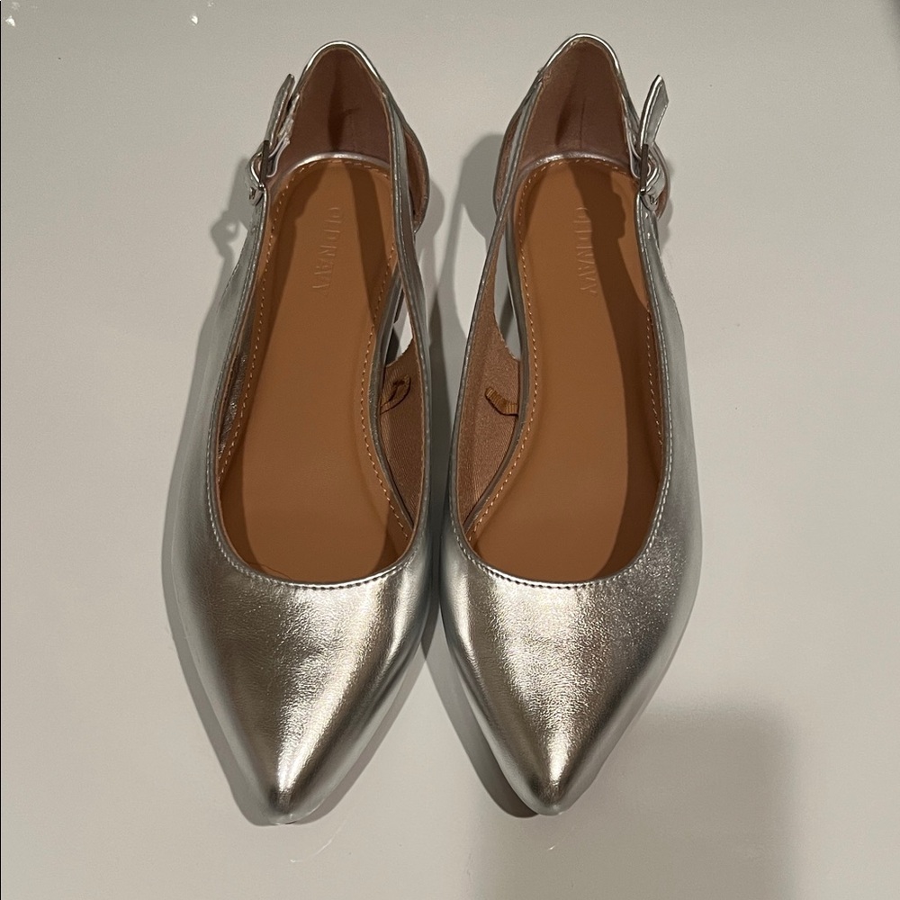 Old Navy pointed toe silver flats